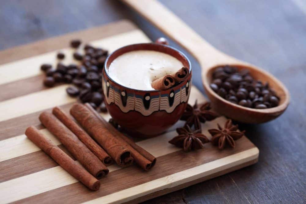 benefits of adding cinnamon to coffee